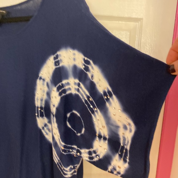 Top - Picture 2 of 3